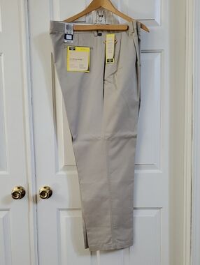 Dockers Men's Chinos in Light Tan